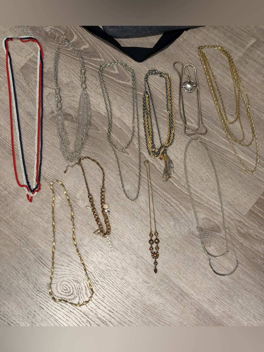 Vintage bundle Mixed metals Gold and Silver Women's Necklace Multi-Color